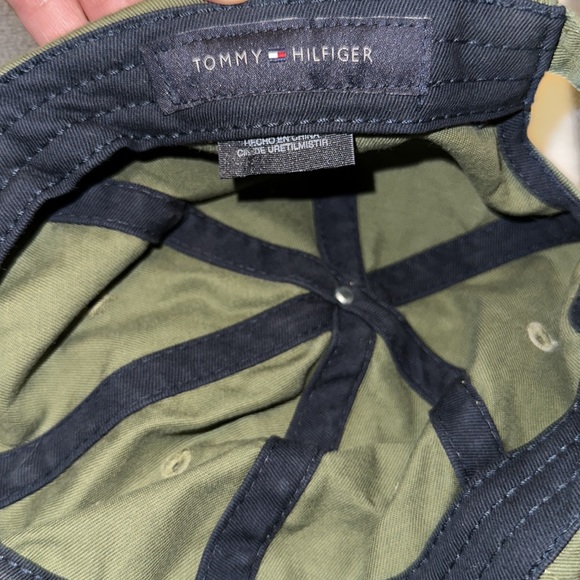 Tommy Hilfiger hat - Picture 3 of 3